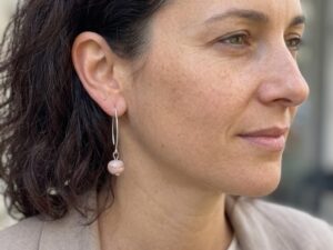 Boucles d'oreilles pendante en argent avec perles de verre de murano Bea beige chair