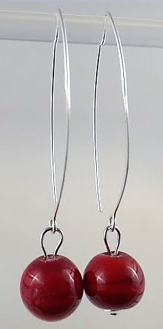 Boucles d'oreilles pendantes en argent avec perles de verre de Murano Bonie rouge – Image 2