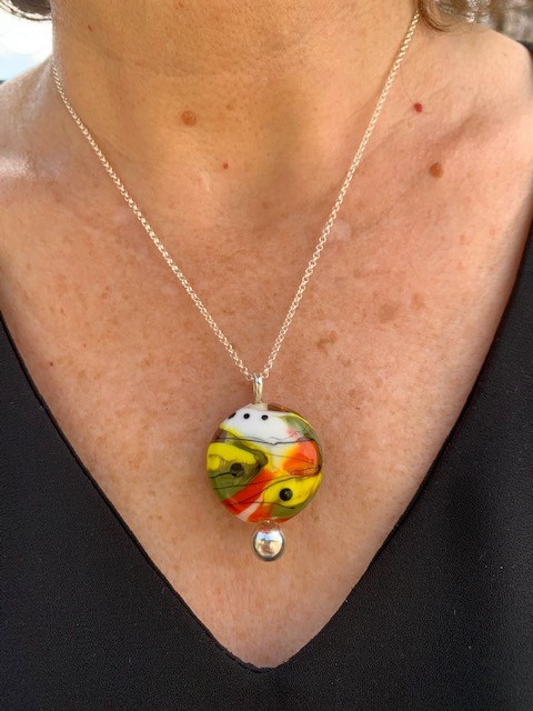 Cadeau unique pendentif femme multicolore murano glass