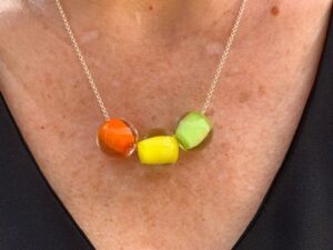 Colier orange vert jaune perles en verre de Murano Tarn