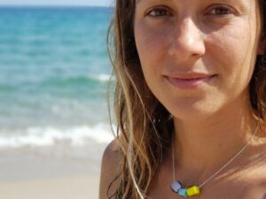 Collier trois perles de verre de murano coloris jaune parme et turquoise clair Astrancia