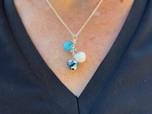 Collier createur unique argent perle en verre Murano blanc bleu