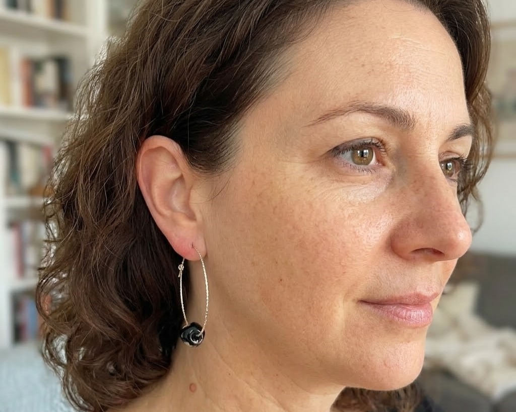Boucles d'Oreilles Créoles Scintillantes Argent 925 et Perle Murano Noire – Image 2