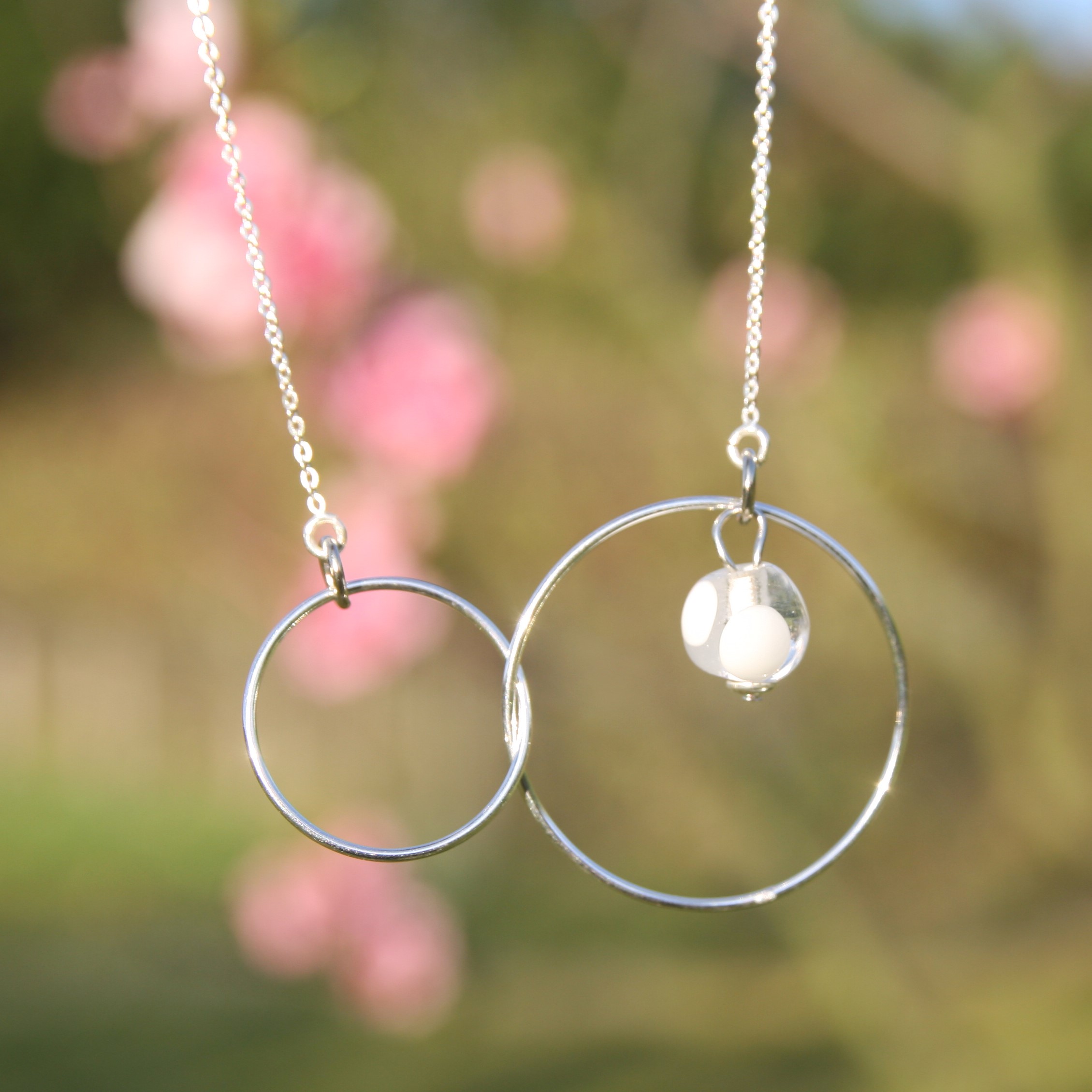 Collier unique artisanal avec une perle de verre Murano fabriqué au chalumeau en France artisan d'art Laurence Subbiotto