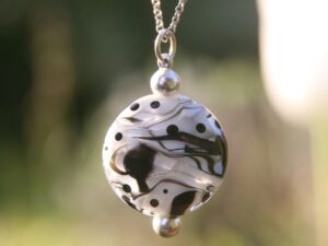 pendentif bijoux Murano Pushi artisan perle de verre laurence subbiotto
