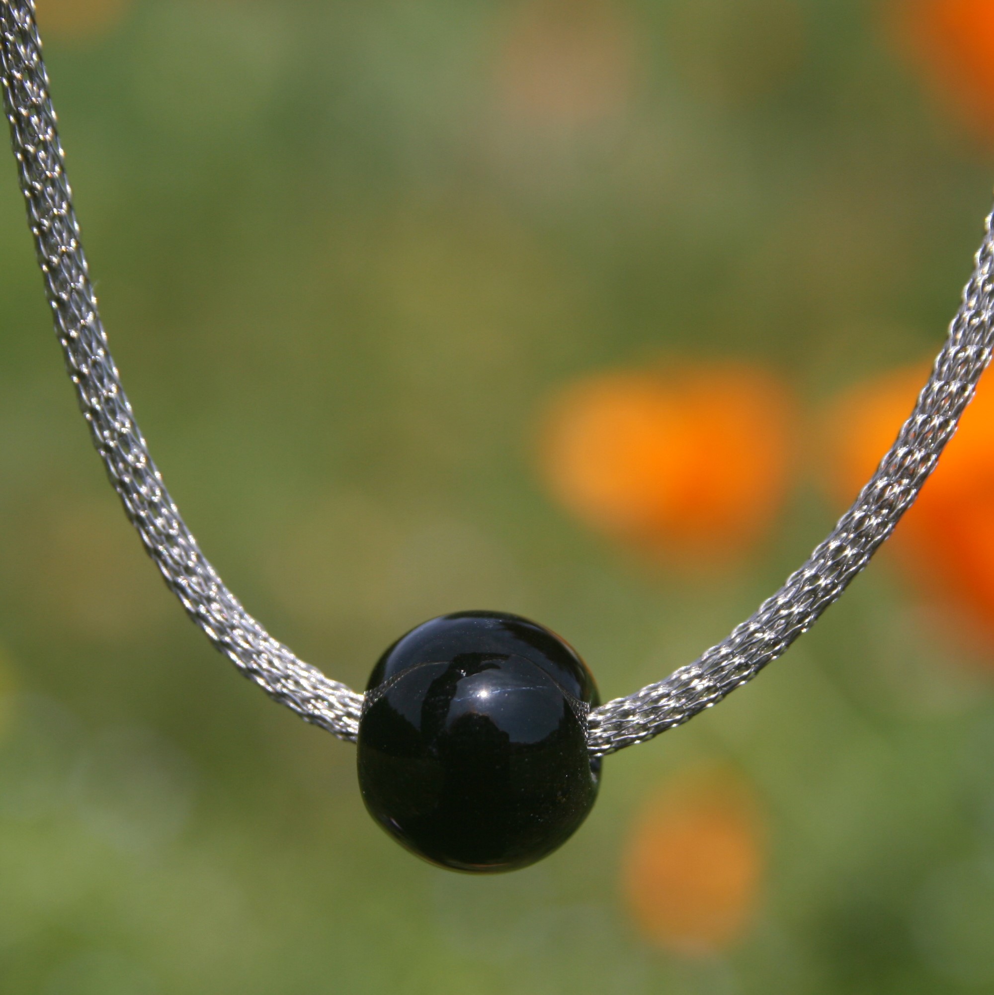 Collier en maille tressée inoxydable avec perle de verre de Murano noire Chloe