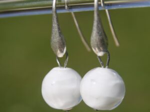 Boucles d'oreilles goutte en argent 925 avec perles de verre de Murano Bella blanc et transparent
