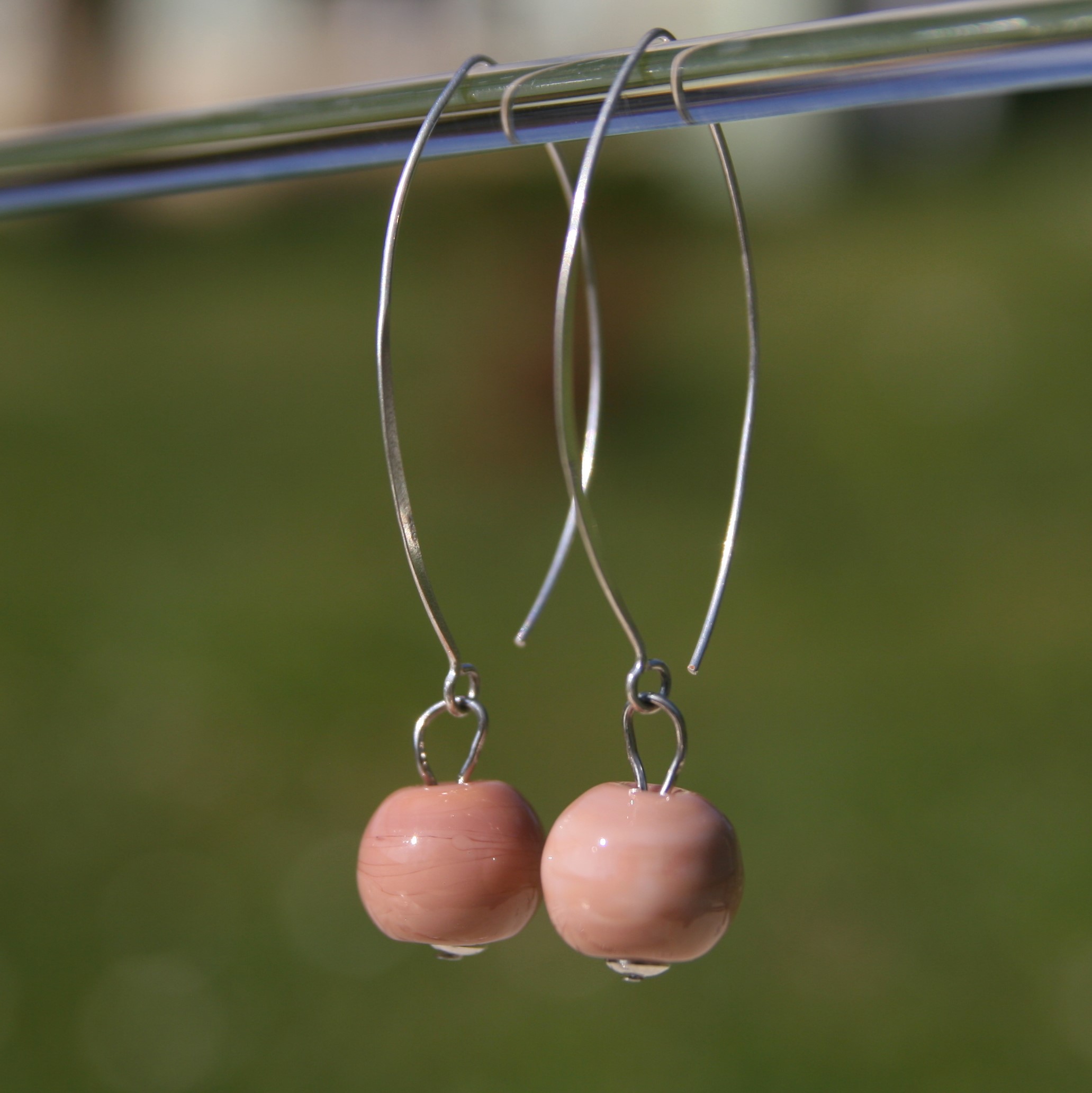 Boucles d'oreilles pendante en argent avec perles de verre de murano nude chair Bonie