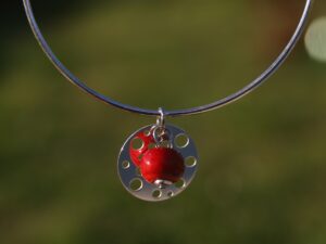 jonc en argent 925 pampille perle de verre rouge