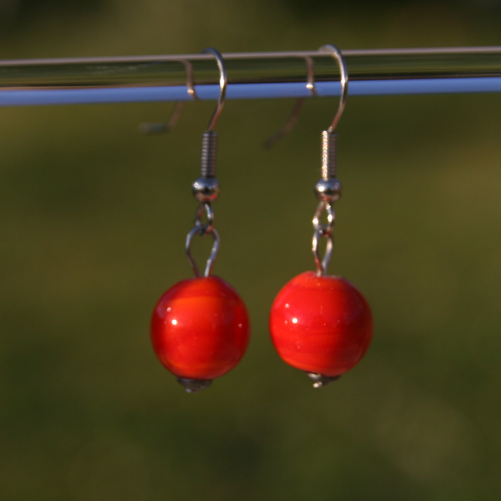 Boucles d'oreilles en acier inoxydable avec perles de verre de Murano Davina orange vif