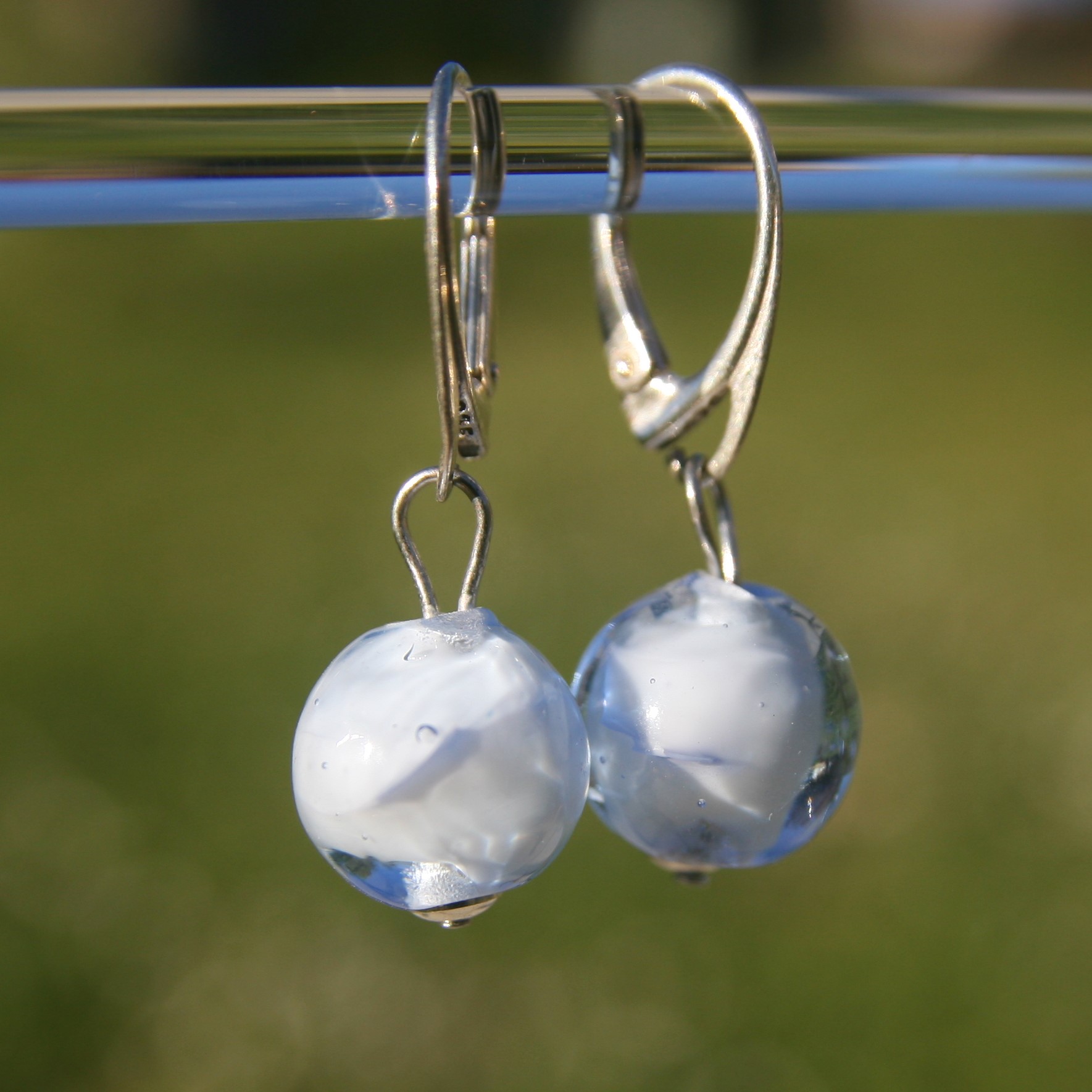 Bijoux Pushi boucles d’oreille artisanales avec perles de verre Murano fabriquées au chalumeau en France par un artisan d'art Laurence Subbiotto