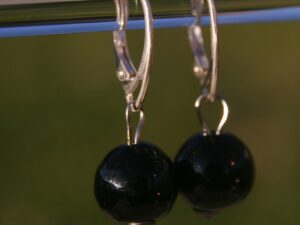 Bijoux Pushi boucles d’oreille artisanales avec perles de verre Murano fabriquées au chalumeau en France. Artisan d’art Bijoux Pushi boucles d’oreille artisanales avec perles de verre Murano fabriquées au chalumeau en France. Artisan d'art