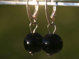 Bijoux Pushi boucles d’oreille artisanales avec perles de verre Murano fabriquées au chalumeau en France. Artisan d'art
