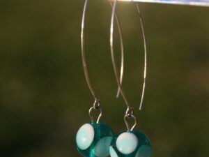 Bijoux Pushi boucles d’oreille artisanales avec perles de verre Murano fabriquées au chalumeau en France. Artisan d'art Subbiotto