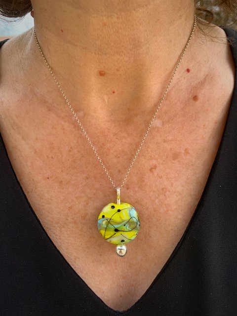 Pushi artisan art pendentif en verre jaune