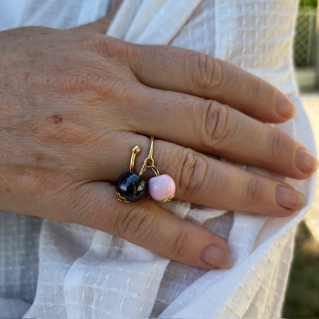 Pushi bague plaqué or perle en verre Murano rose et violet perle tahiti
