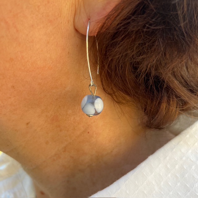 Pushi boucle argent perle en verre Murano transparente bleu ciel à pois