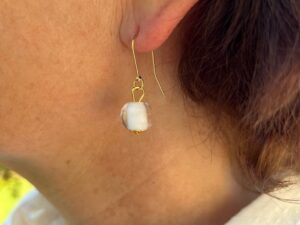 Pushi boucle oreille plaqué or perle en verre Murano tendance bohemian chic blanc