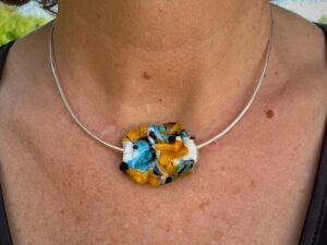 Pushi collier cable argent perle artisanale de verre blanc turquoise