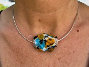 Pushi collier cable argent perle artisanale de verre turquoise moutarde Pushi collier cable argent perle artisanale de verre turquoise moutarde