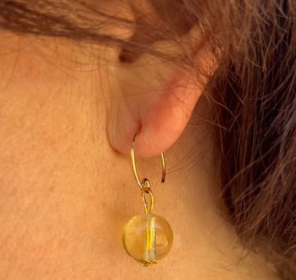 Pushi mini créole plaqué or avec perle en verre jaune transparent – Image 2