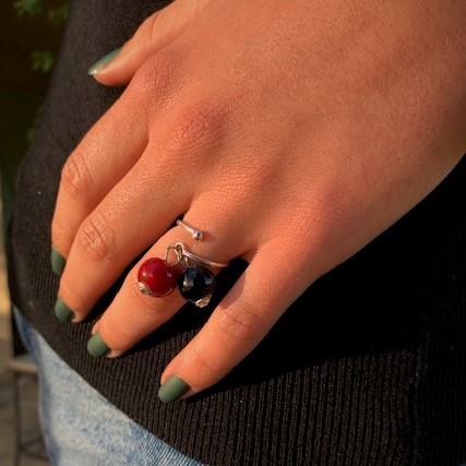 bague argent deux perles de verre rouge et noire