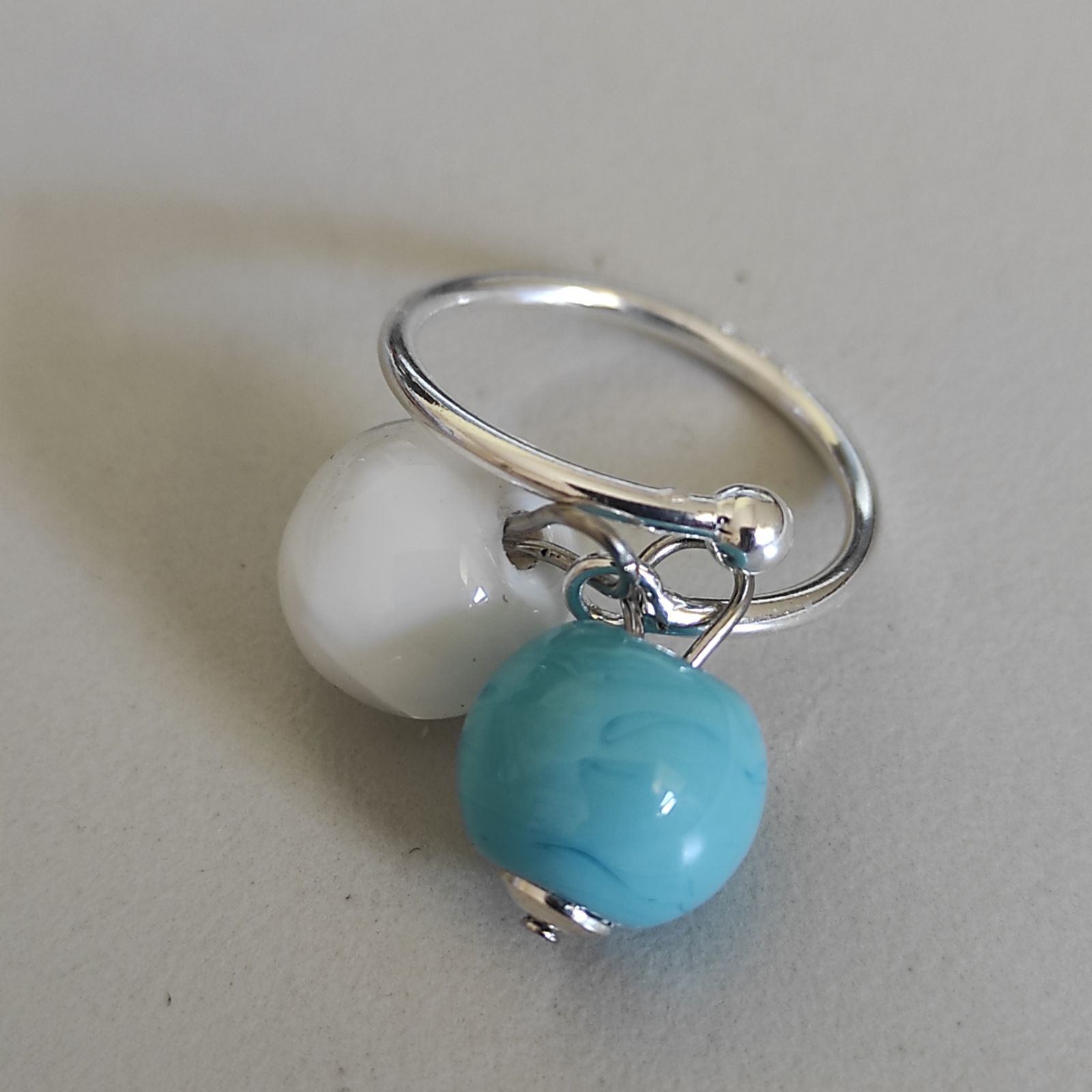 bague blanche et turquoise pour Frédérique