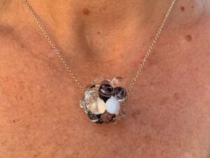 Bijou Pushi perle en verre de Murano noir et blanc transparent