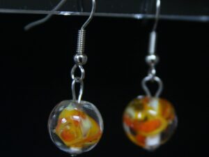 boucle oreille en verre de murano coloris orange jaune et transparent