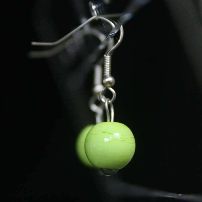 boucle oreille verre de murano coloris vert anis
