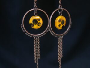 boucles chaine laiton perle de verre moutarde pois