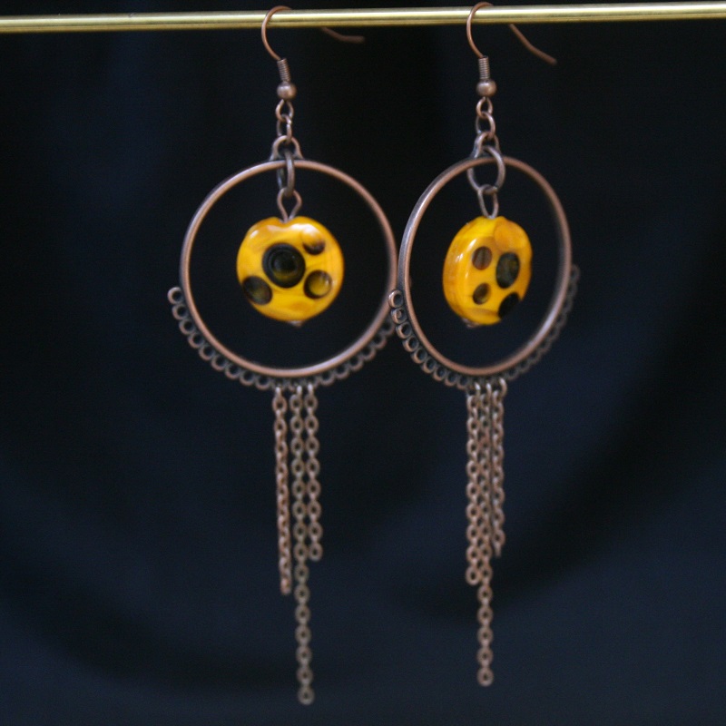 boucles chaine laiton perle de verre moutarde pois