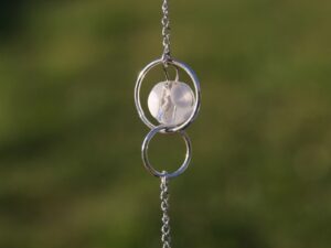 bracelet en argent 925 avec deux anneaux et perle transparente à pois bracelet en argent 925 avec deux anneaux et perle transparente à pois