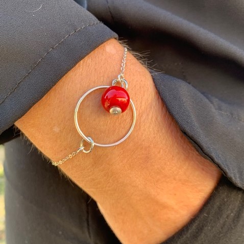 bracelet un anneau en argent et perle rouge de murano