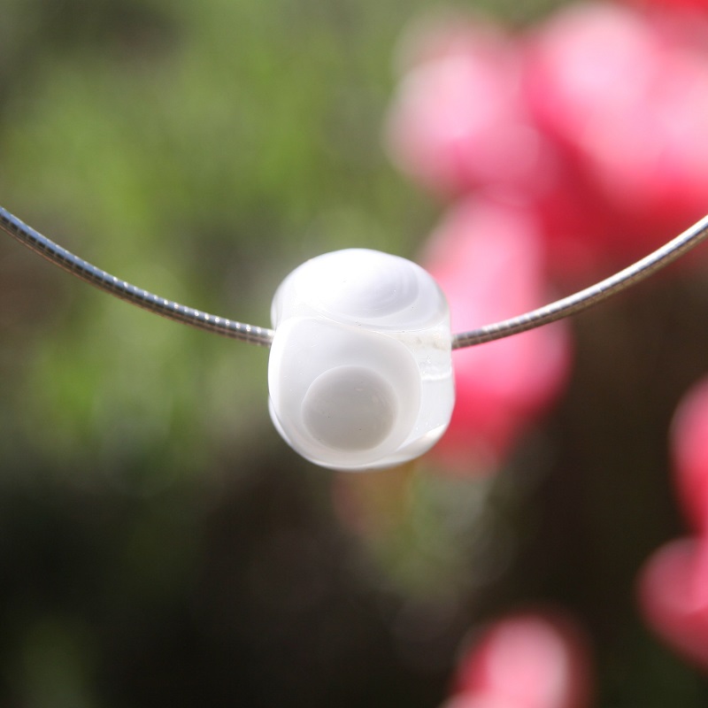 cable argent 925 avec perle de verre de Murano transparente blanc à pois