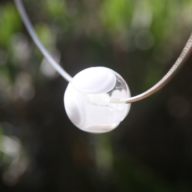 cable en argent 925 perle de verre de Murano transparente blanc à pois