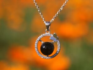 collier en argent avec perle verre noire Murano artisanale