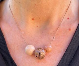 Collier Artisanal en Plaqué Or Rose et Perles de Murano - Rose Poudré Nacré Artisa – Image 3