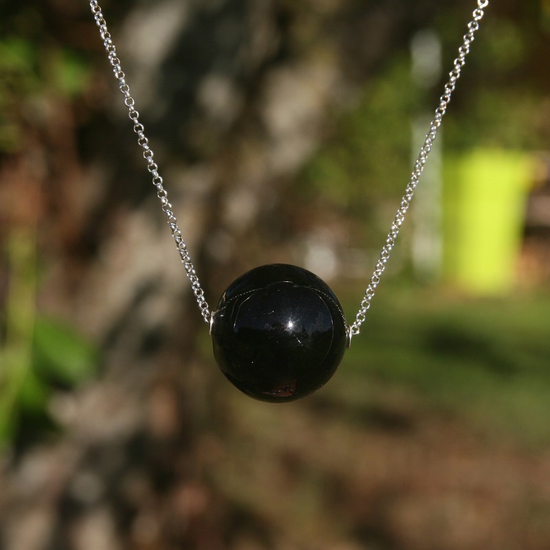 collier chaine argent une grosse perle ronde verre noir