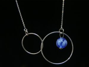collier double anneau perle bleu clair transparent