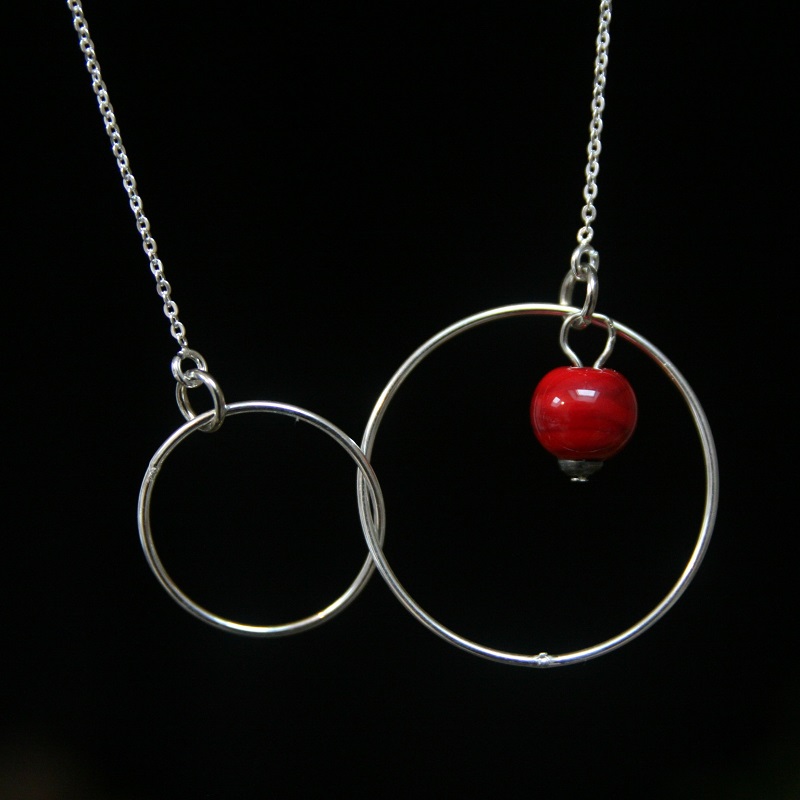 collier double anneau perle rouge