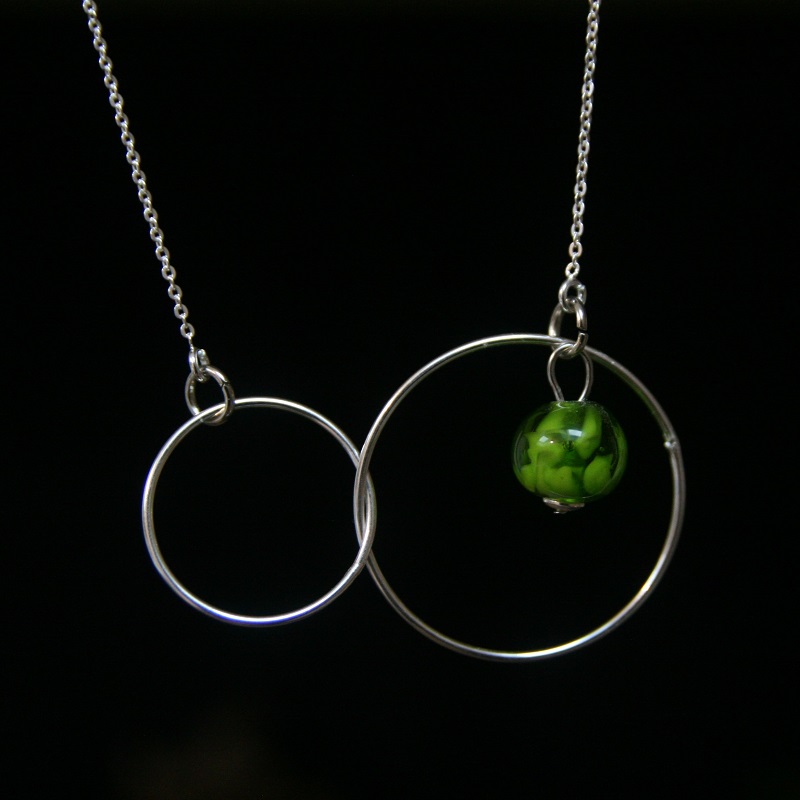 collier double anneau perle vert clair transparent