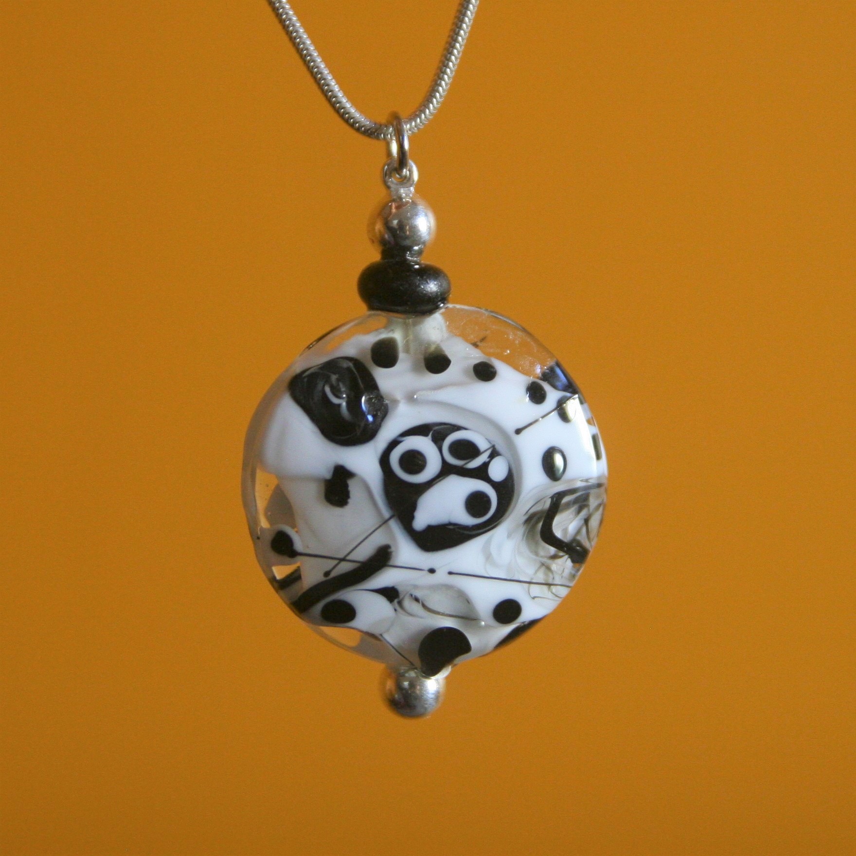 collier perle de verre blanche et noire (2)