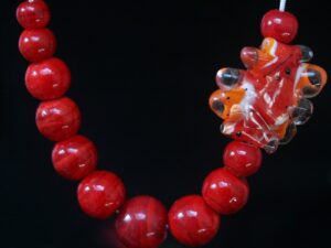 collier perle de verre de murano rouge fleur