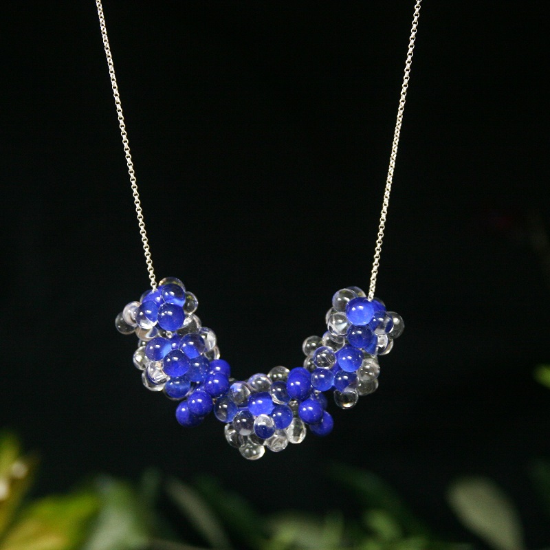 collier perles bulles transparentes et bleu
