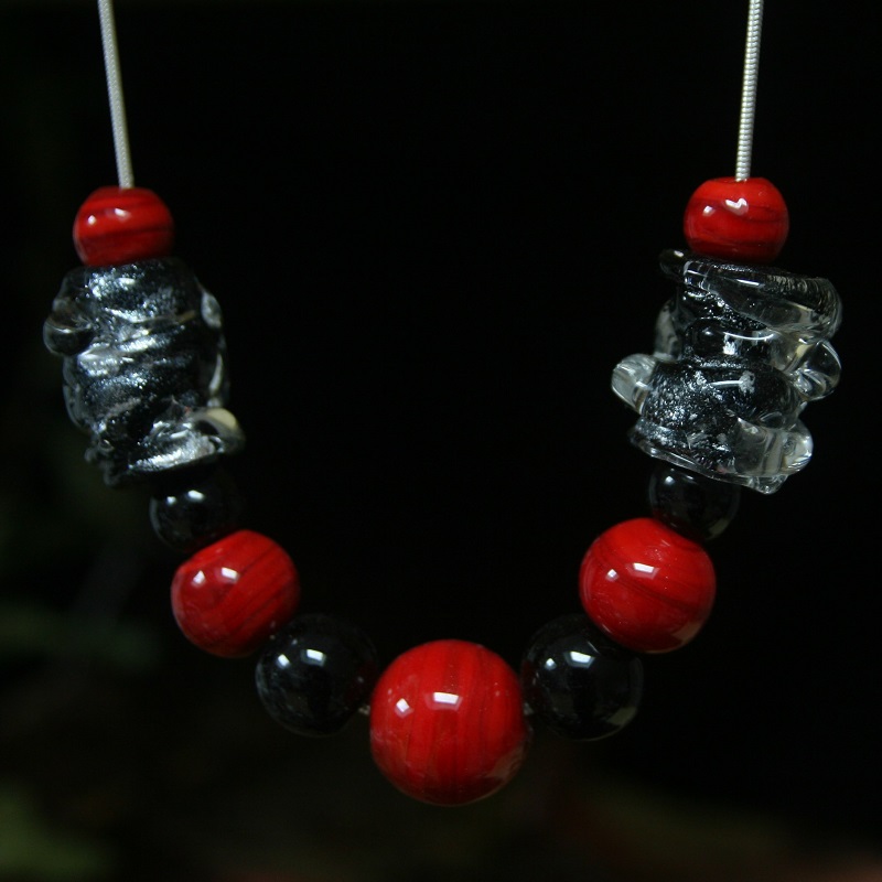 collier perles de murano rouge et noir argenté