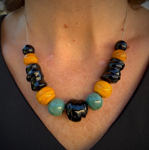 Collier pushi perles artisanales verre de murano moutarde kaki