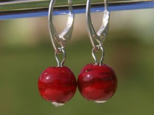 dormeuse en argent perle de verre rouge